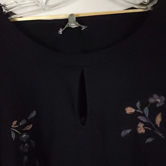 Wit & Wisdom Floral Embroidered Sweatshirt Size 3X Dark Blue Shirred Keyhole - Picture 7 of 14